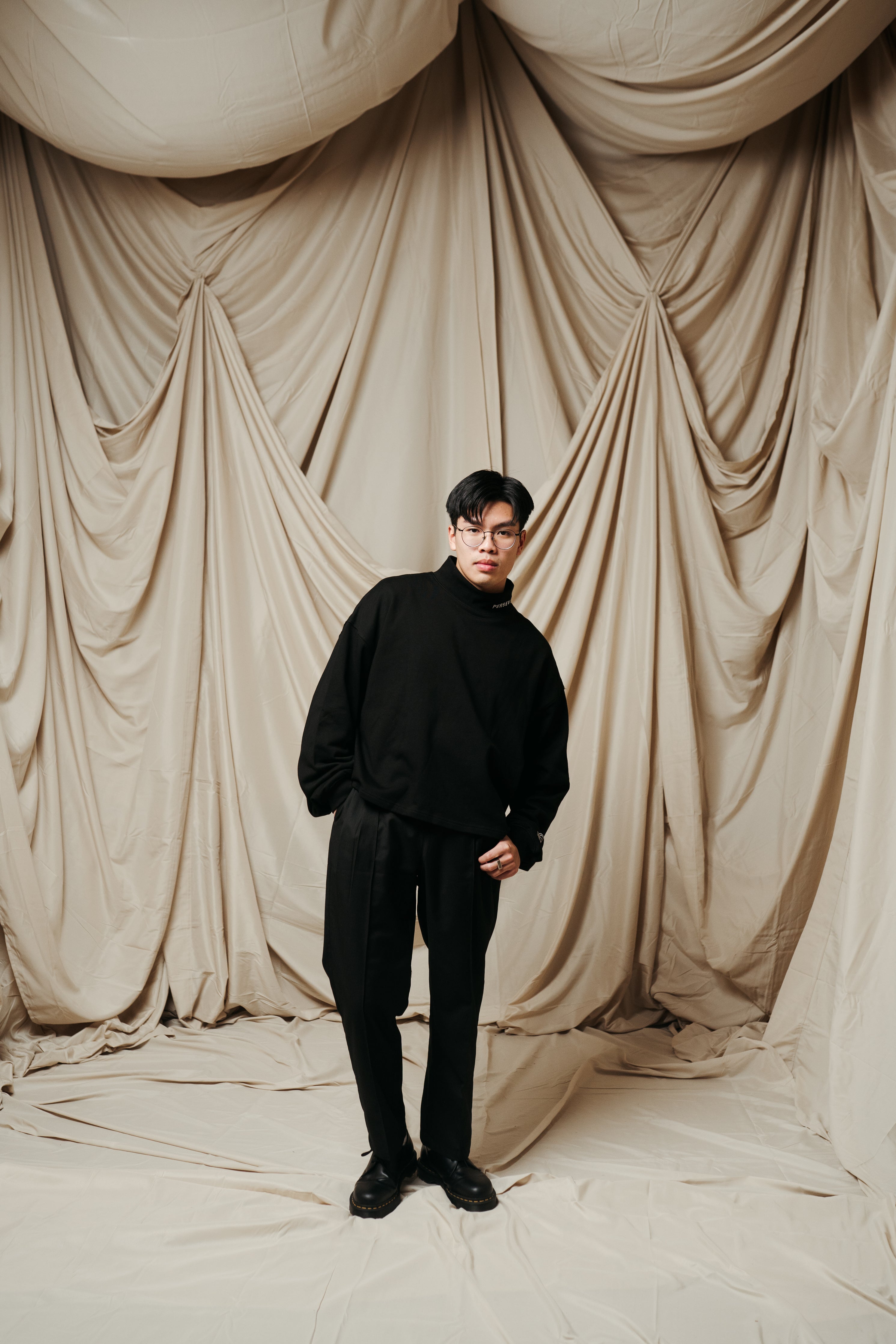 Tailored Pleated Trousers – Black