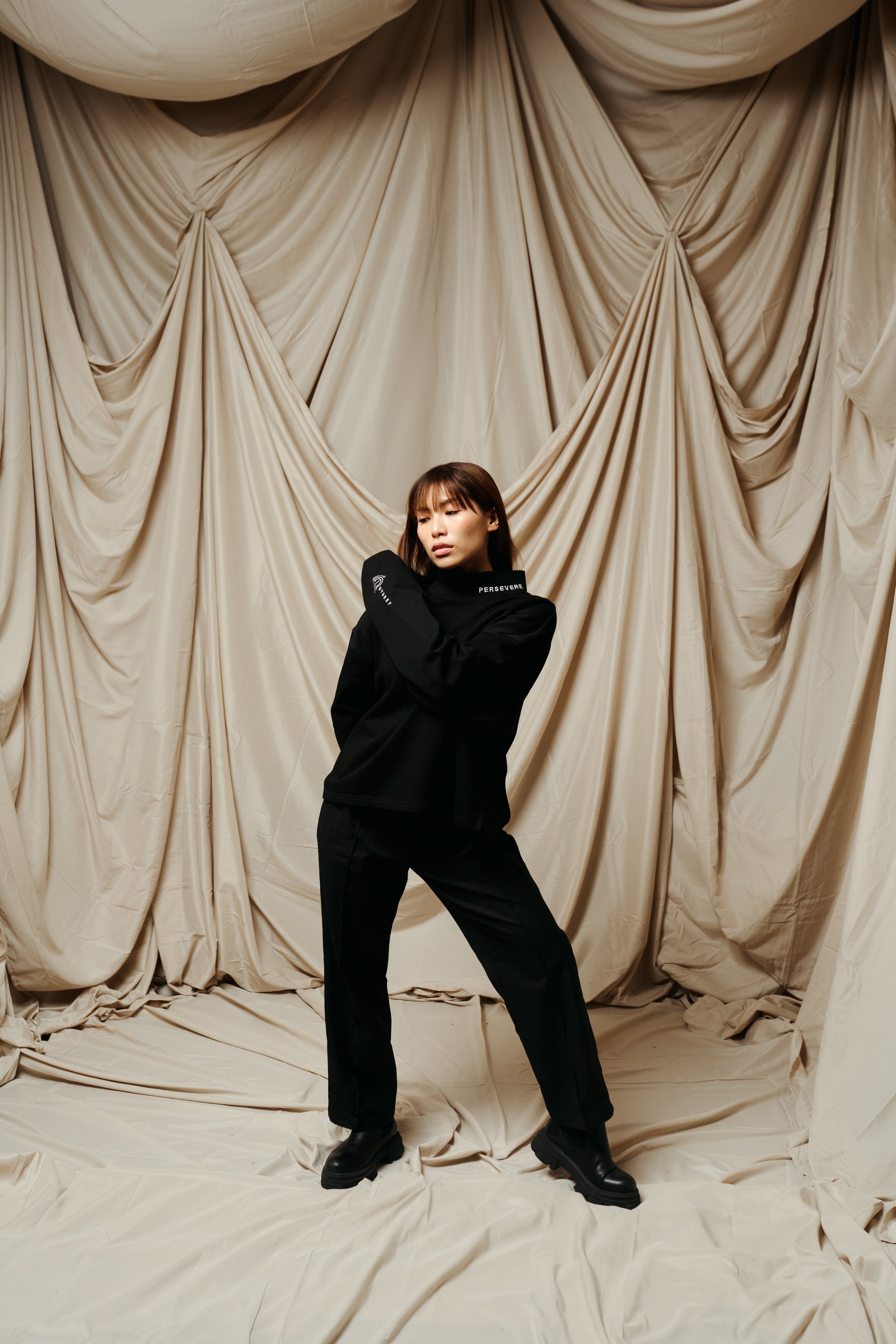 Tailored Pleated Trousers – Black